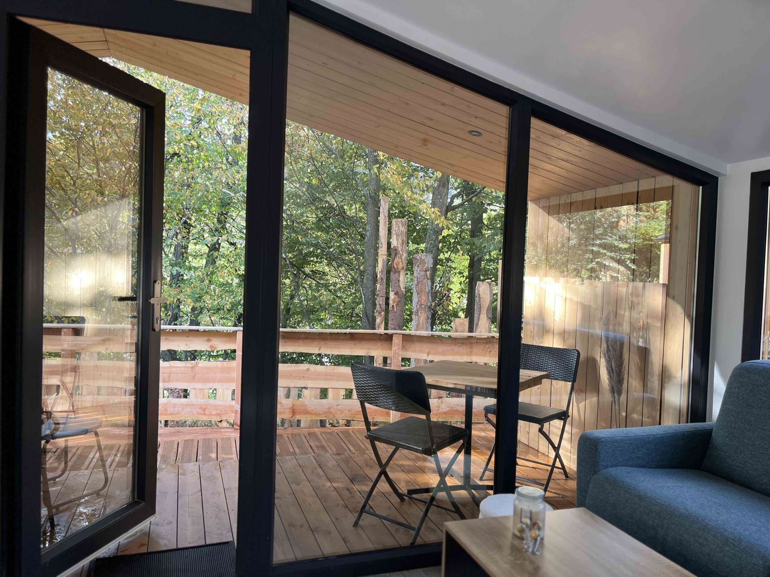 Salon Gite Insolite Tiny House Pegase Bain Nordique