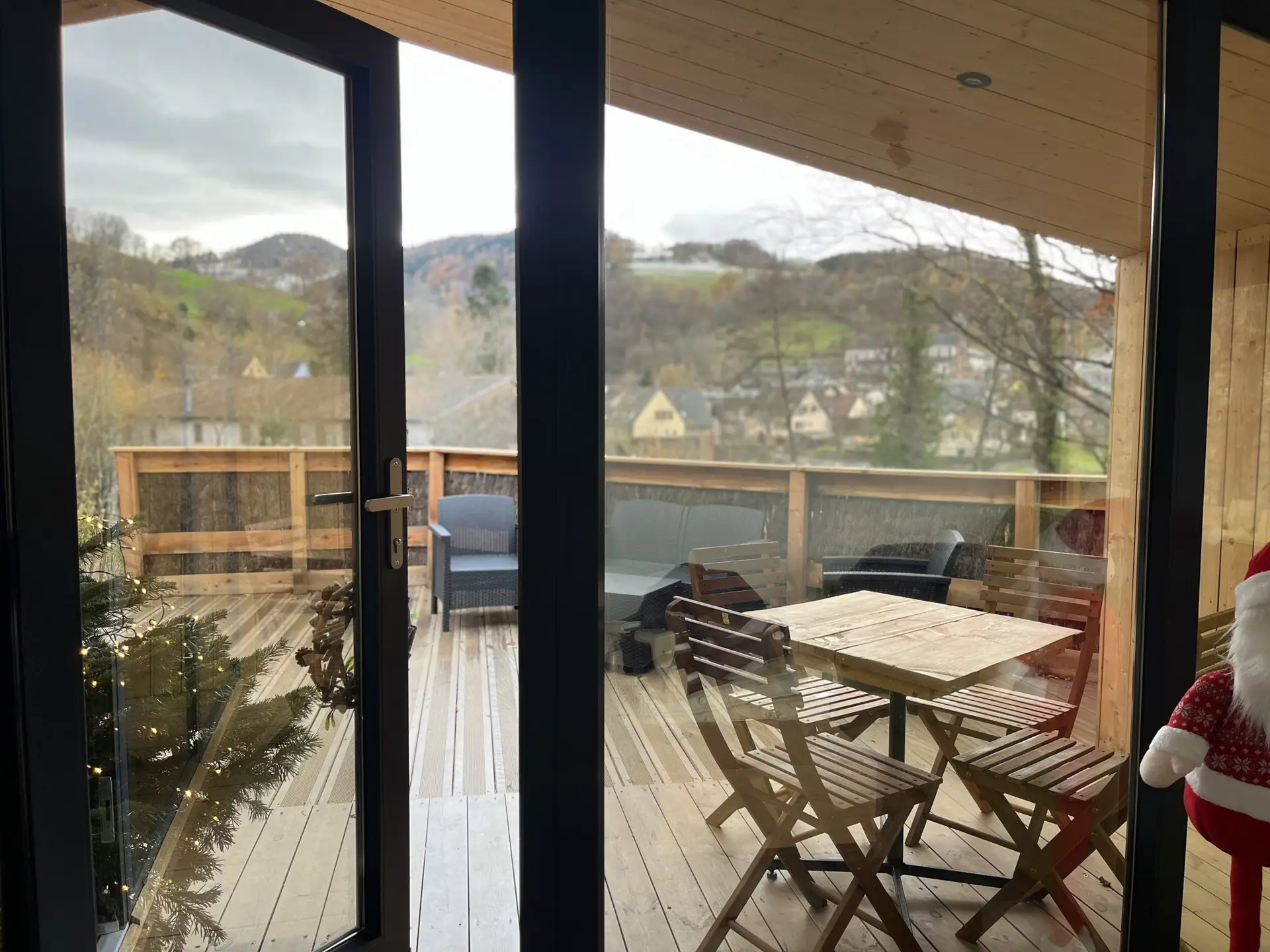 Gite_cassiopee_insolite_hiver_terrasse_alsace
